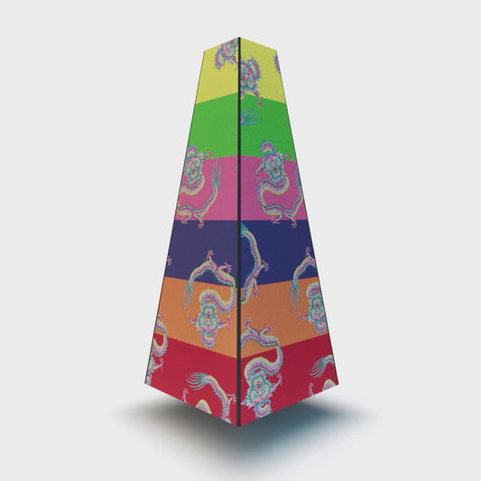 XOUNTS 360-Grad Stereo Soundsystem mit Style Cover Dragon Stripe by Anni Carlsson – farbenfroher Design Lautsprecher mit buntem Streifenmuster und asiatischem Drachenmotiv für ein lebendiges, stilvolles Wohnambiente