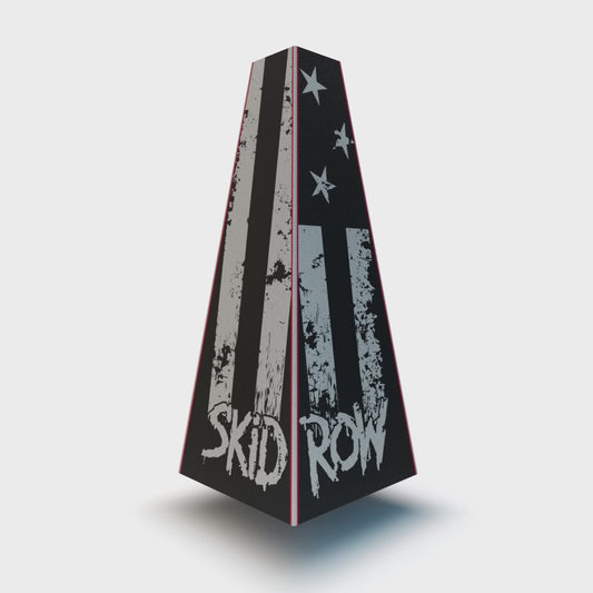 XOUNTS Soundsystem mit Skid Row „Rebel Flag“ Style Cover – markantes Rock-Design mit rebellischer Flagge, rotem Skid Row Logo und provokativer Optik.