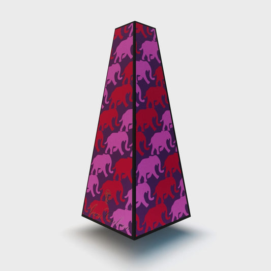 XOUNTS 360-Grad Stereo Soundsystem mit Style Cover Pink Elephant by Anni Carlsson – auffälliger Design Lautsprecher mit pink-rotem Elefantenmuster für ein verspieltes, kreatives Wohnambiente