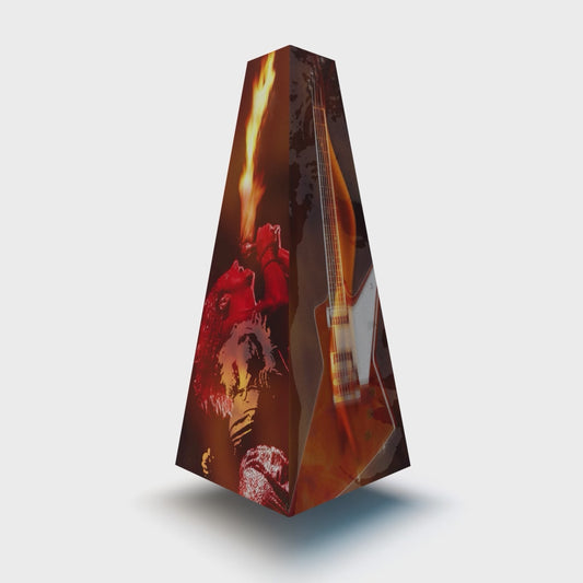 XOUNTS Soundsystem mit Sammy Hagar „Flames“ Style Cover – feuriges Design mit ikonischem Bühnenmoment des Rocklegenden und brennender Gitarre in energiegeladenem Look.