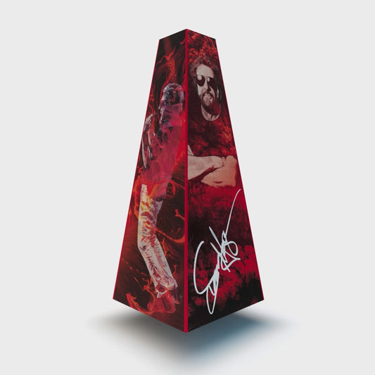 XOUNTS Soundsystem mit dem Sammy Hagar „Shout“ Style Cover – feuriges Design mit dem Red Rocker in Action, dynamisch inszeniert mit Signature-Elementen und energiegeladenem Bühnenmoment.
