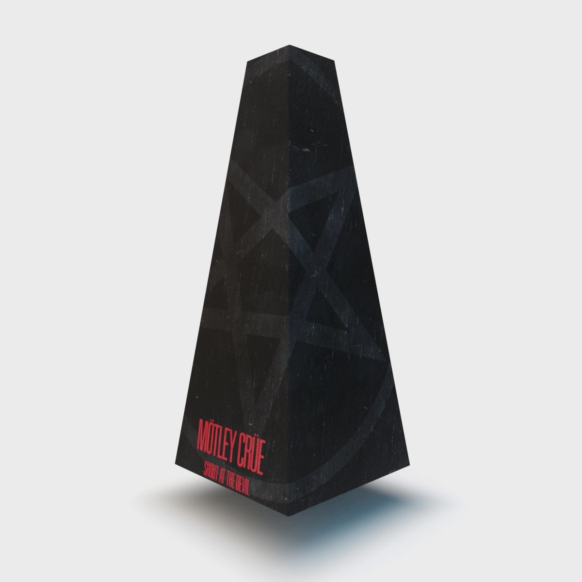 XOUNTS Soundsystem mit Mötley Crüe „Shout at the Devil“ Style Cover – minimalistisches, schwarzes Design mit Pentagramm-Symbolik und kultigem Albumtitel in Rot.