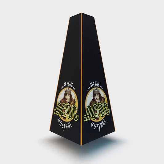 XOUNTS 360-Grad Stereo Soundsystem mit Style Cover AC/DC Agnus – legendärer Design Lautsprecher mit High Voltage Artwork und ikonischem Angus Young Motiv für ein elektrisierendes Rockambiente