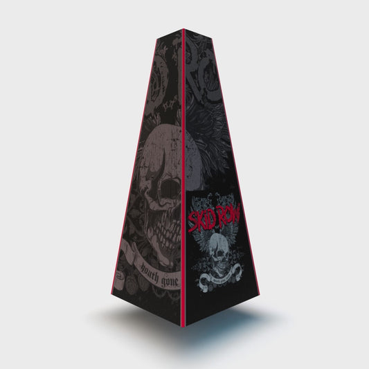 XOUNTS Soundsystem mit Skid Row „Youth Gone Wild“ Style Cover – düsteres Rockdesign mit Schädelgrafik, Ornamenten und ikonischem Skid Row Logo.