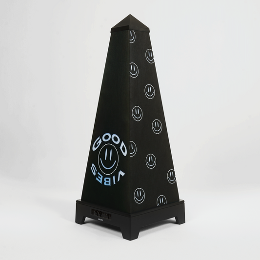 XOUNTS Soundsystem in schwarz Dark Vibes Style Cover – Schwarz mit hellen Akzenten