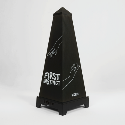 XOUNTS Soundsystem mit First Instinct Style Cover auf schwarzer Base