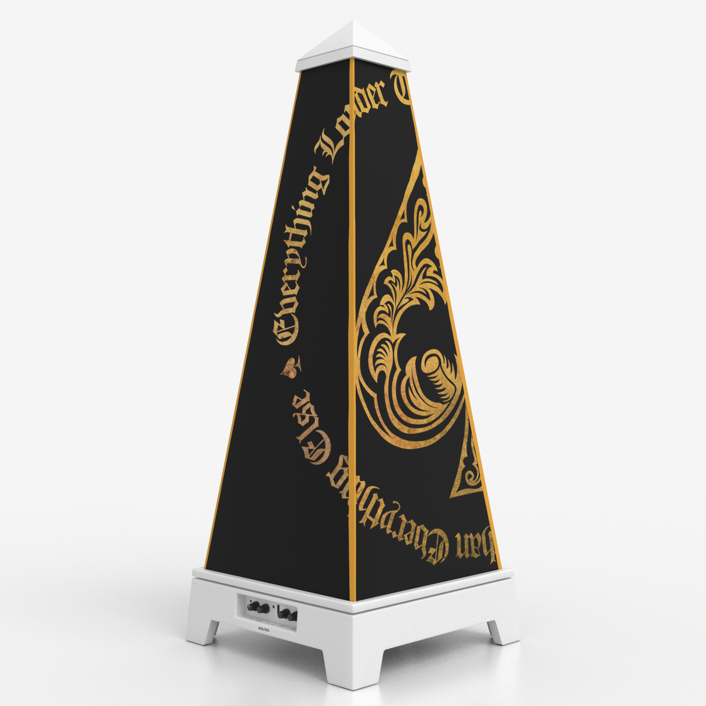 XOUNTS Soundsystem mit Motörhead Royal Style Cover in Weiß, goldene Ornamente im klassischen Royal-Motörhead-Design.Inspiriert vom Motörhead Album Ace of Spades